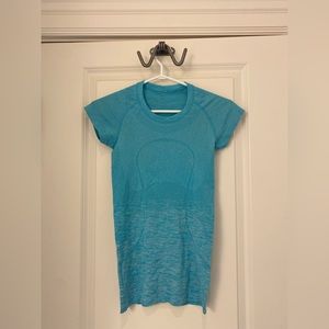 Lululemon blue athletic top size: 2
